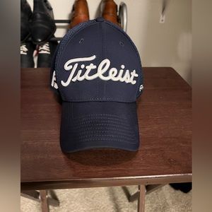 Titleist Men's Tour Sports Mesh Golf Hat Size Small/Medium